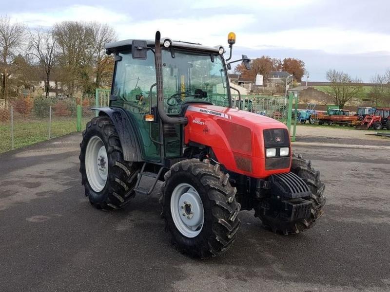 Massey Ferguson MF 2430 2435 2440 Utility Tractor Service Repair 3681774M1