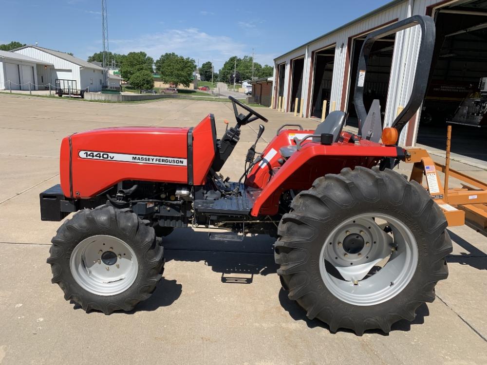 Massey Ferguson 1433 & 1440 Hydro Tractor Service Repair PDF