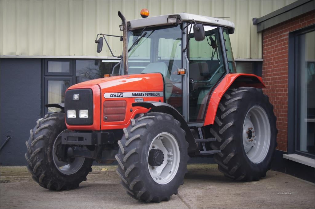Massey Ferguson 4225–4270 Tractors K27456+ Operation & Maintenance