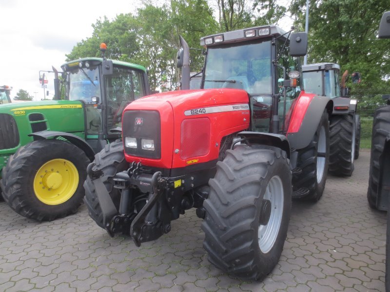 Massey Ferguson MF8240 Tractor Parts Catalog PDF