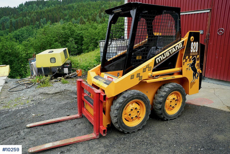 Mustang Skid Steer Loader 920E Parts Catalog Manual (000-38895B) PDF Download